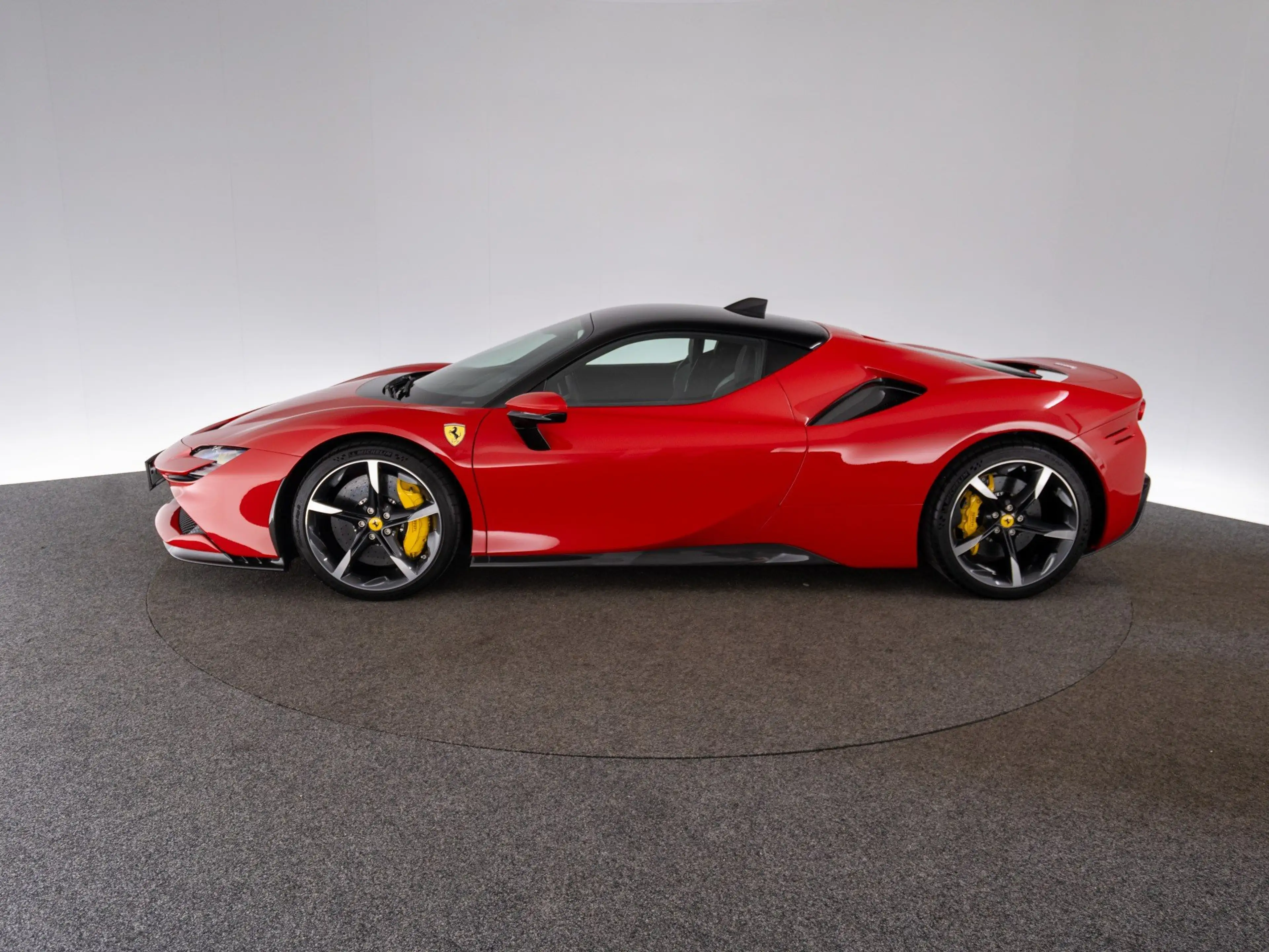 Ferrari SF90 Stradale FERRARI SINGEN — photo 3