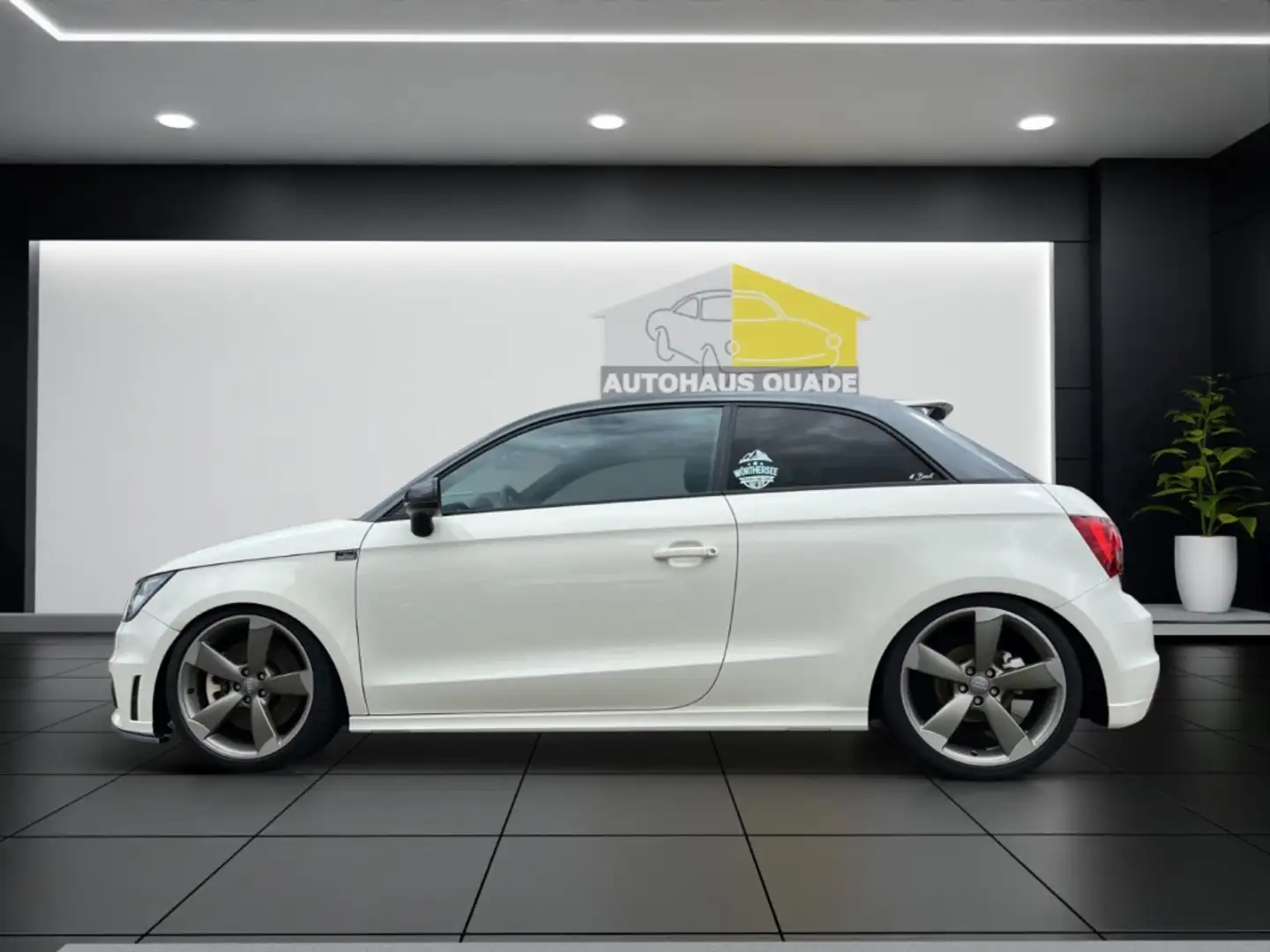 Audi A1 2,0l 200KW (272PS) S line Sportpaket 17 Zoll Sinte Weiß - 2