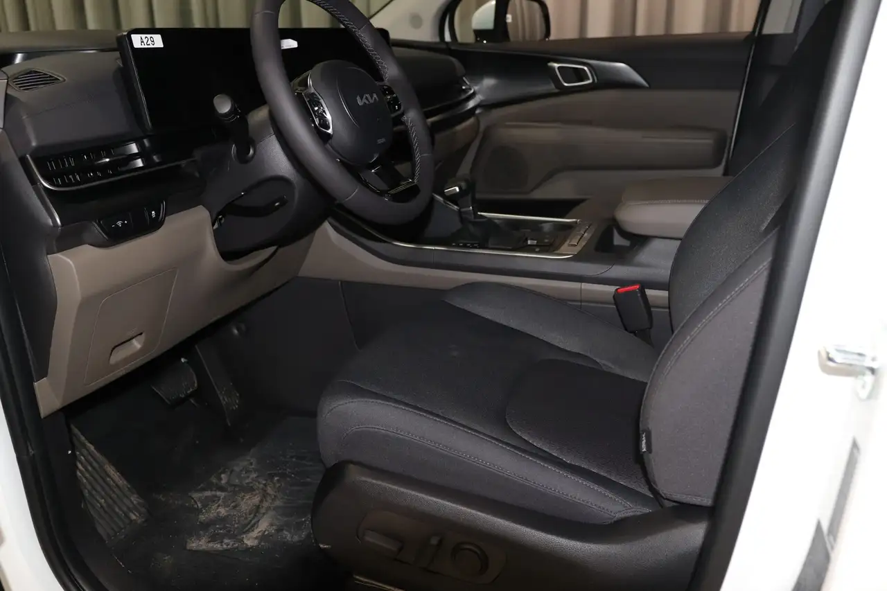 Kia Carnival снимка Kia Carnival