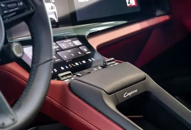 Porsche Cayenne view 11