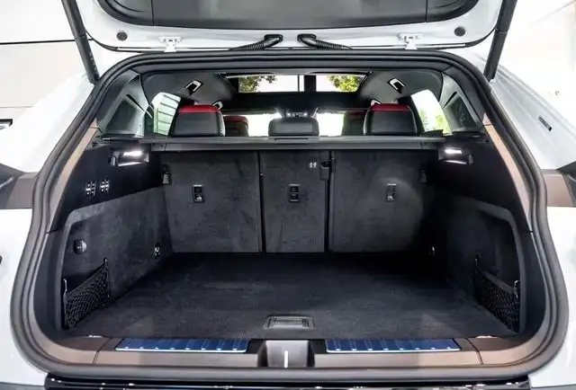Porsche Cayenne view 15