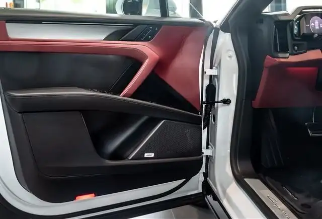 Porsche Cayenne view 4