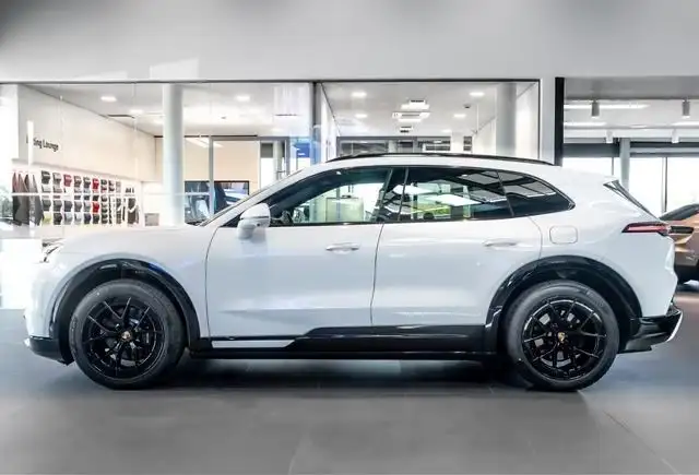 Porsche Cayenne view 2
