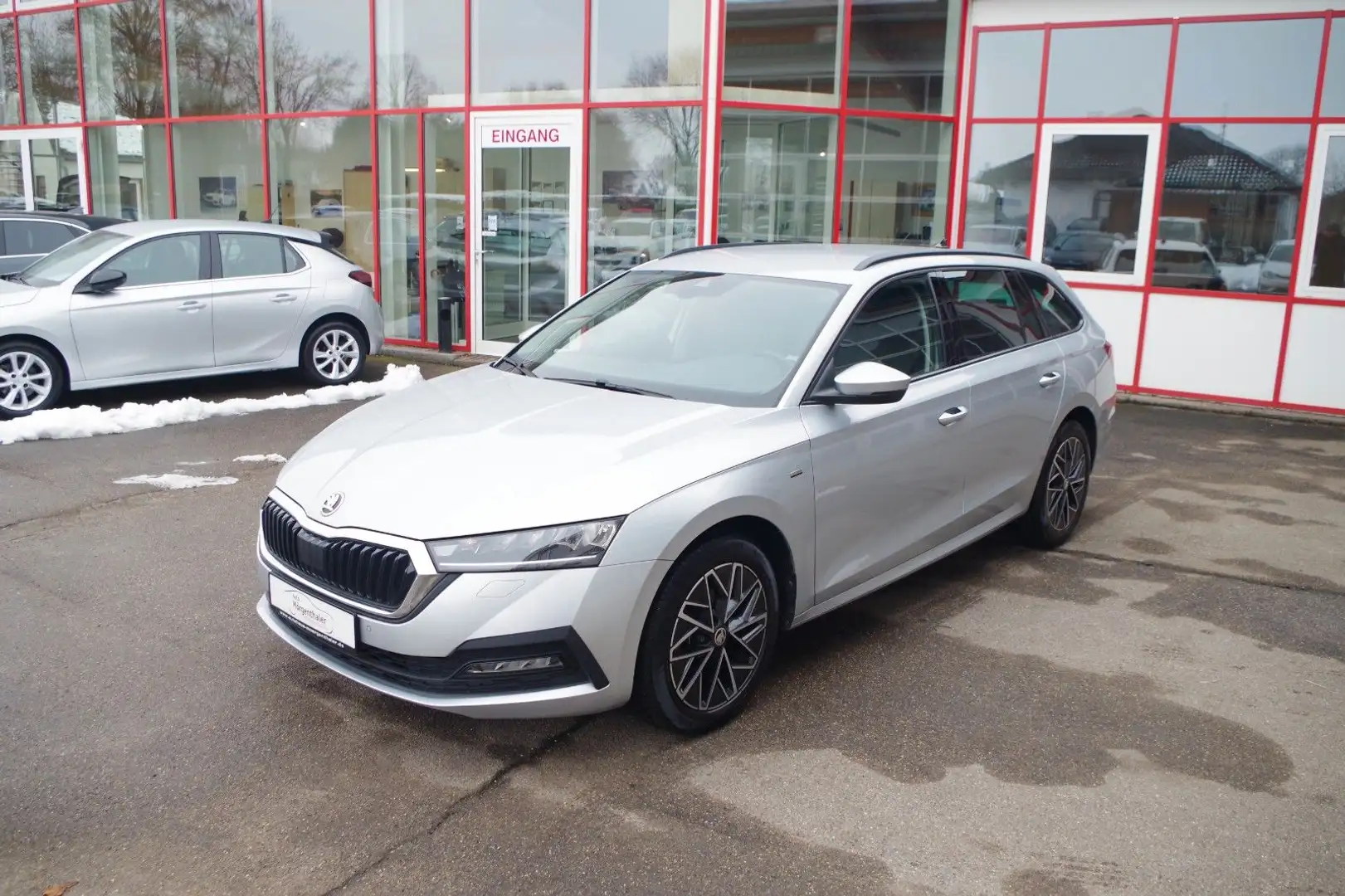 Skoda Octavia Combi 2.0TDI DSG Sondermodell Clever AHK Argent - 1