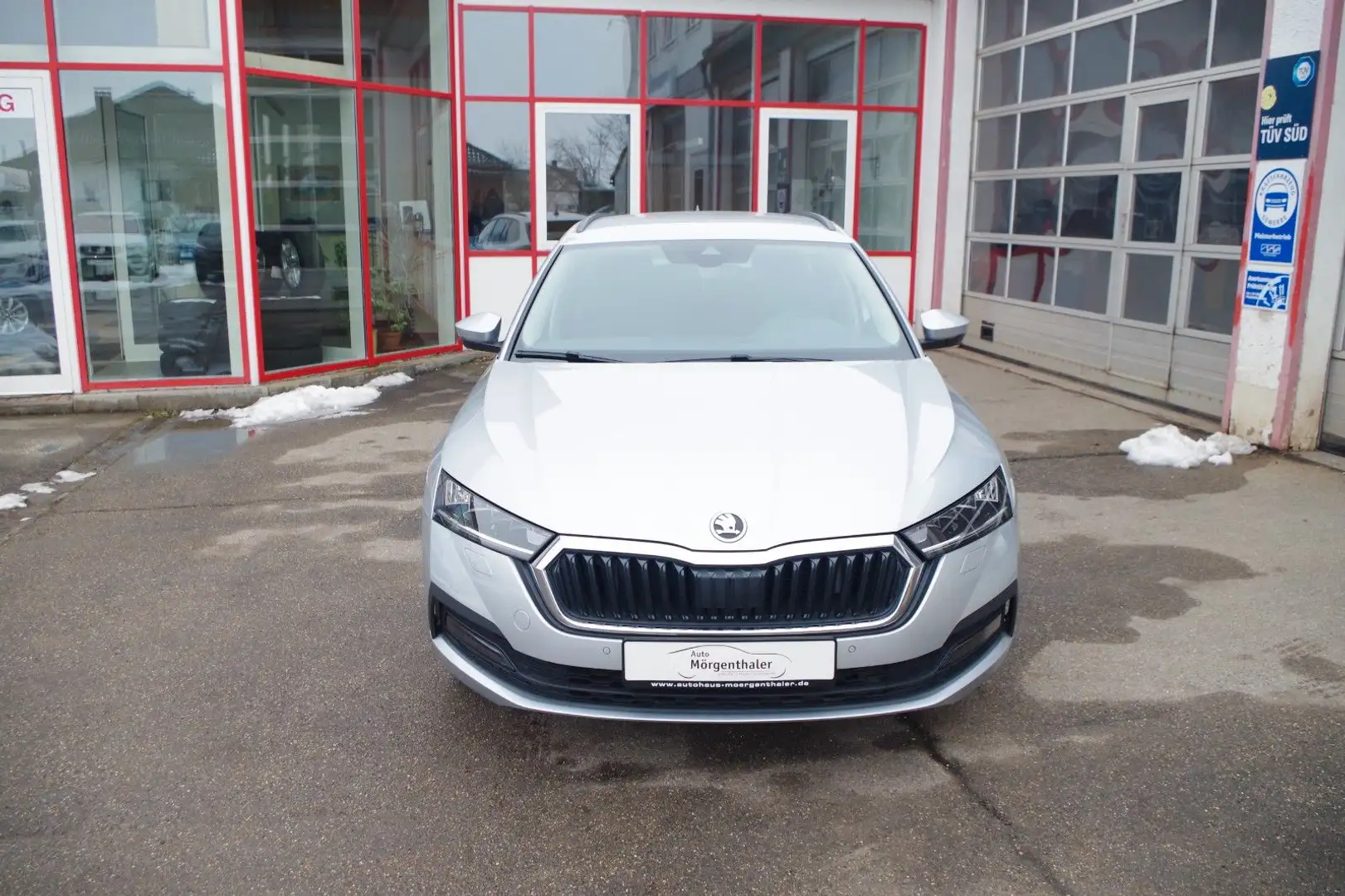 Skoda Octavia Combi 2.0TDI DSG Sondermodell Clever AHK Argent - 2