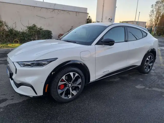 Ford Mustang Mustang Mach-e Mach-e standard range awd 269cv