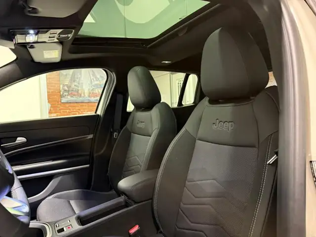 Jeep Avenger view 15
