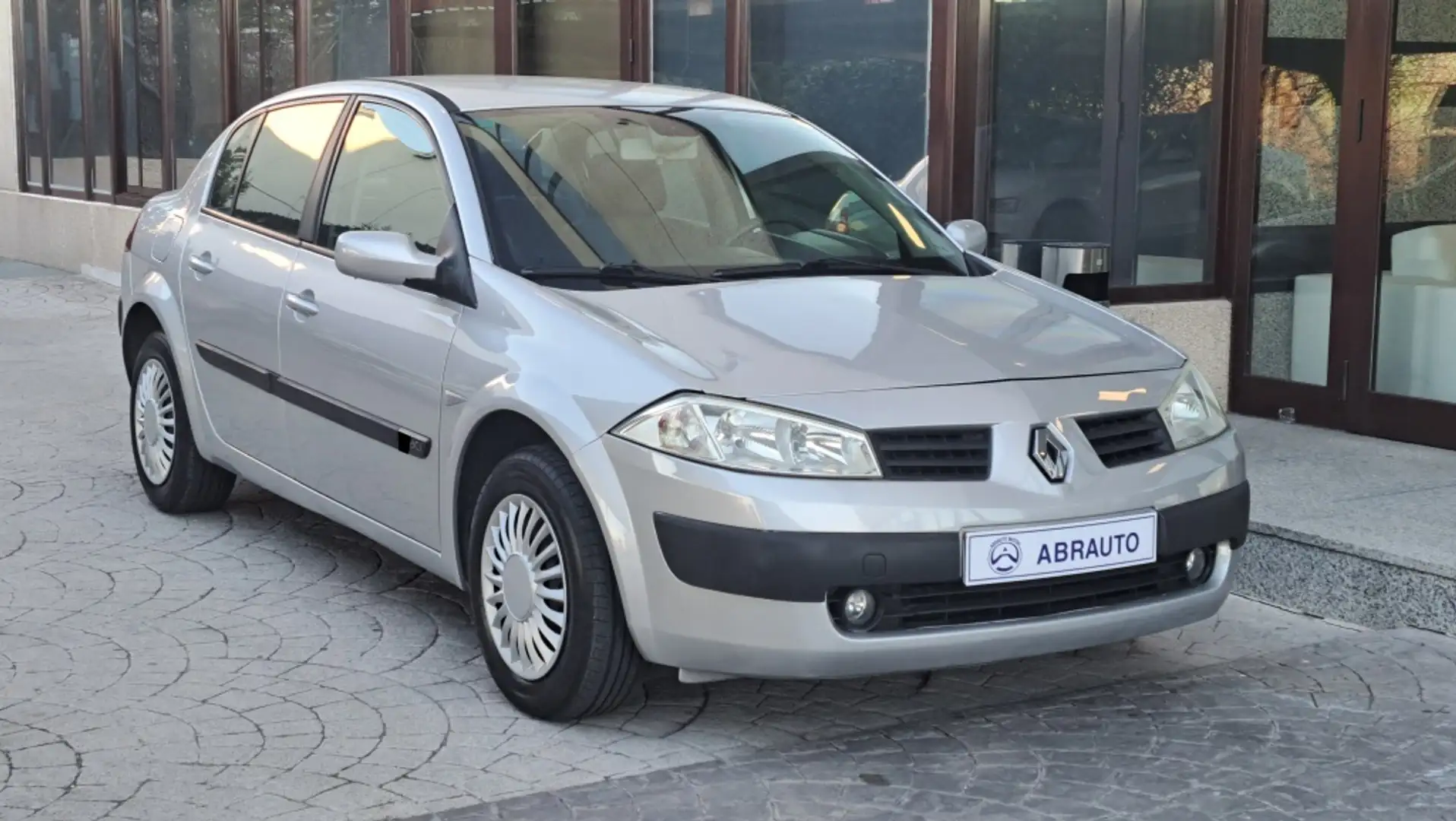 Renault Megane Sedán 1.5DCI Confort Expression 100 Gris - 1