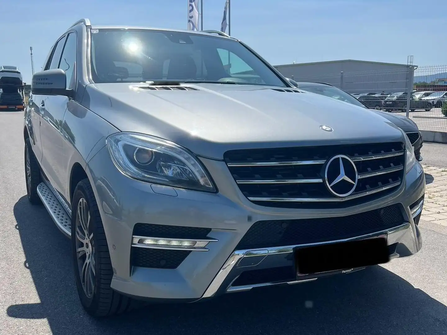 Mercedes-Benz ML 250 ML 250 BlueTEC 4MATIC - AMG Line Grau - 1
