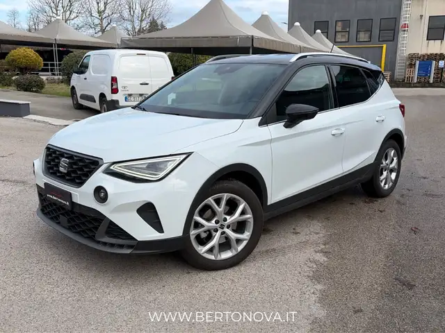 SEAT Arona view 2