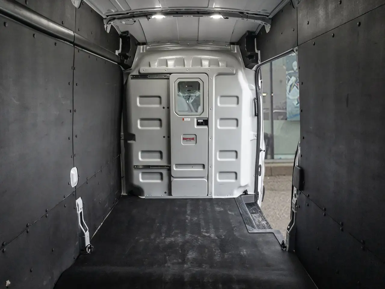 Ford Transit Cargo Van снимка Ford Transit Cargo Van