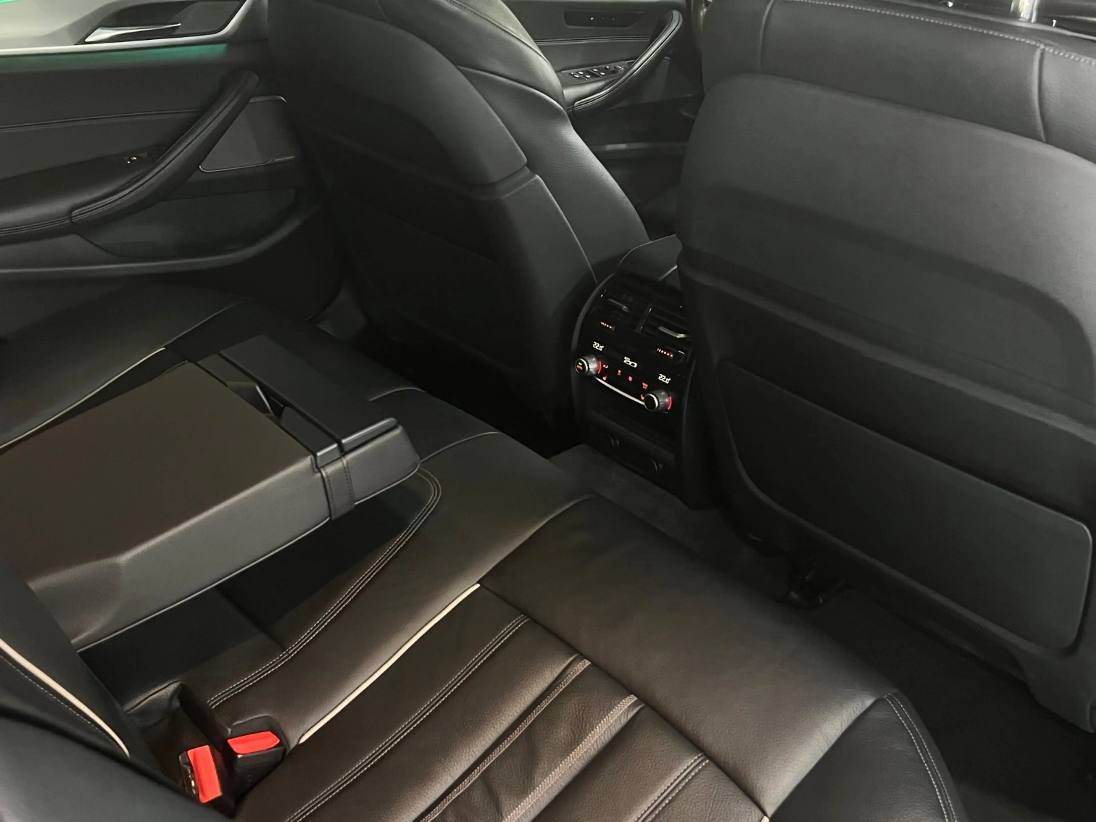 BMW 540 d xDrive M Paket Individual 360° Pano AHK — photo 15