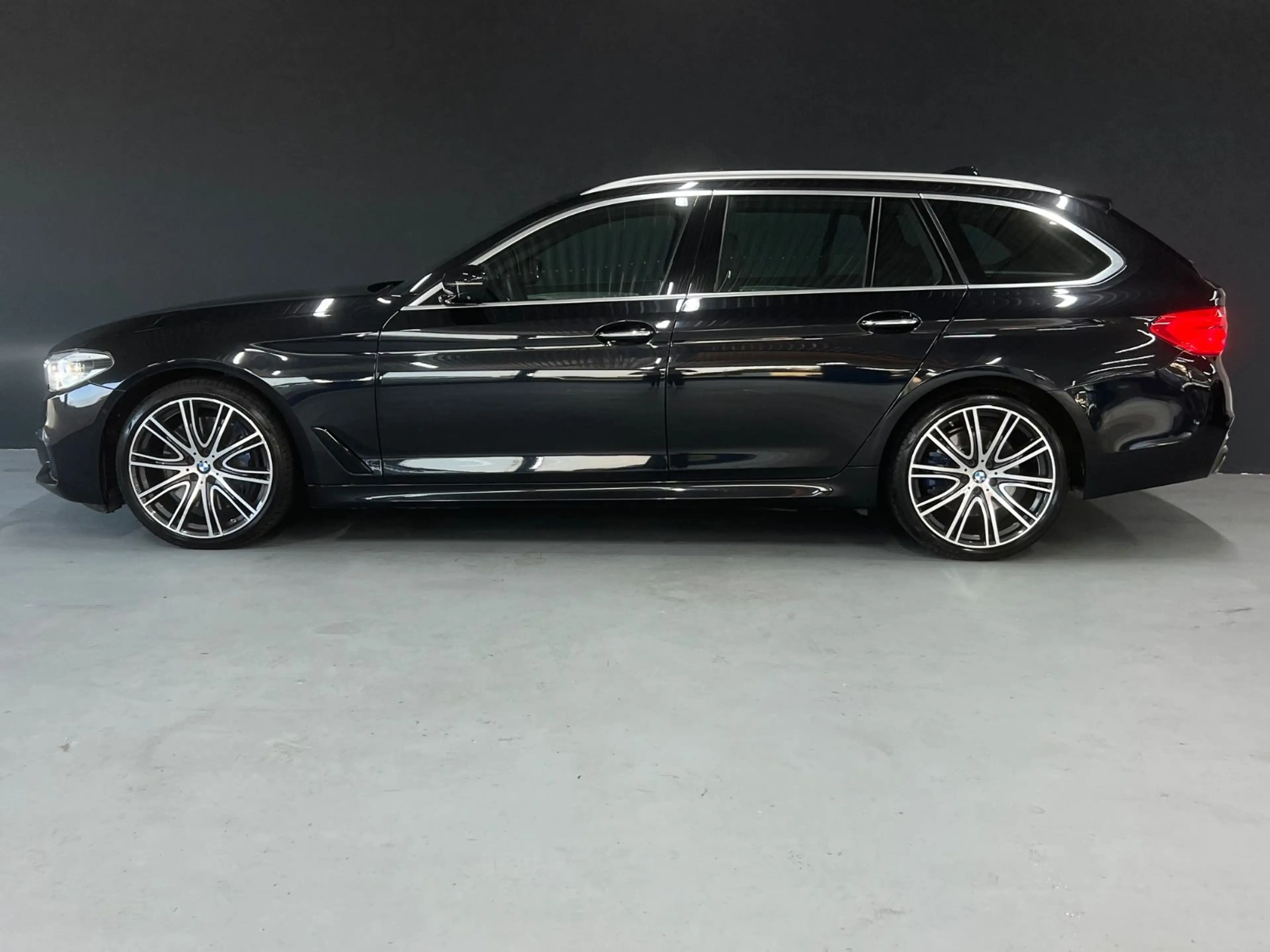 BMW 540 d xDrive M Paket Individual 360° Pano AHK — photo 8
