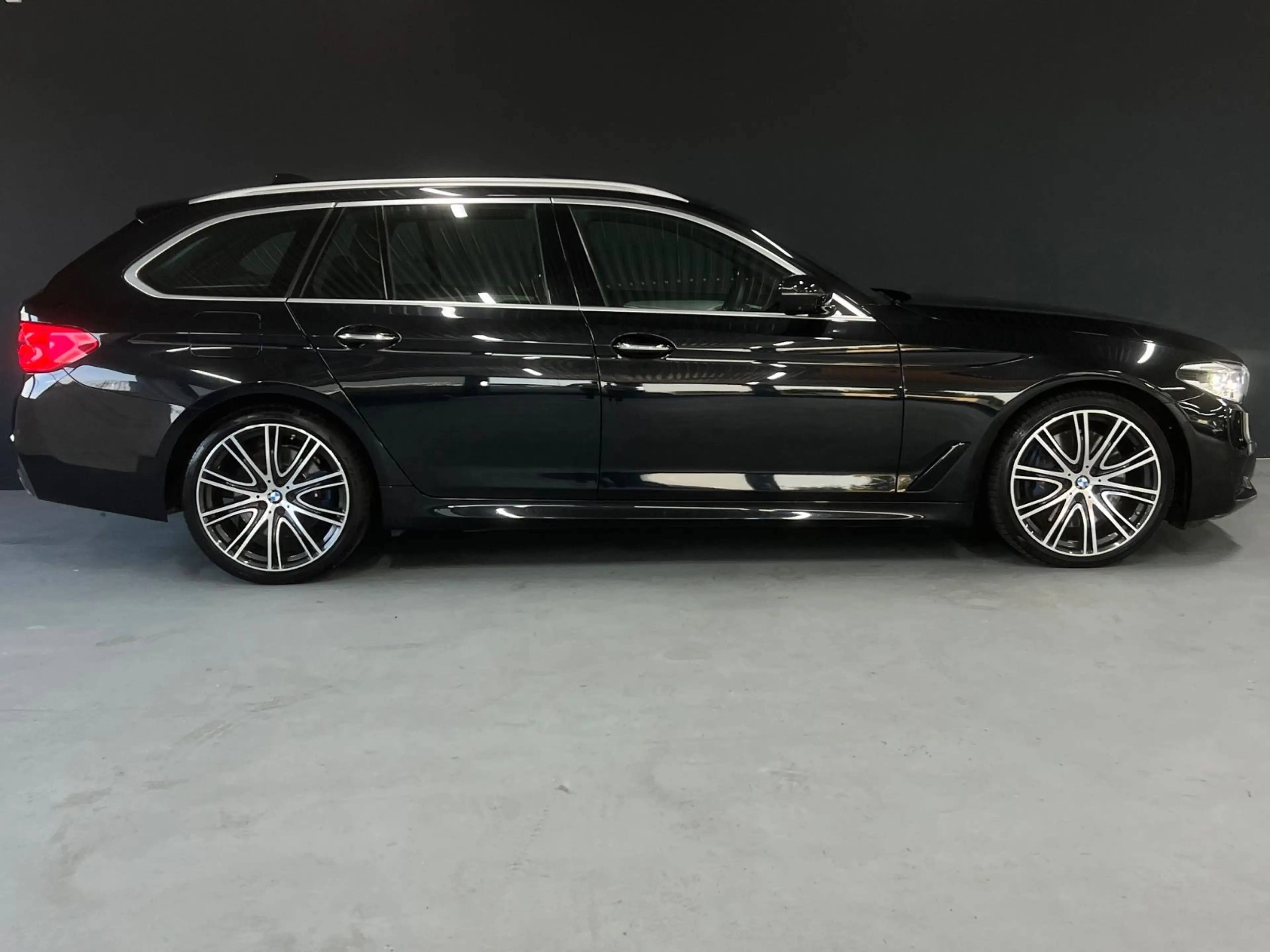 BMW 540 d xDrive M Paket Individual 360° Pano AHK — photo 4