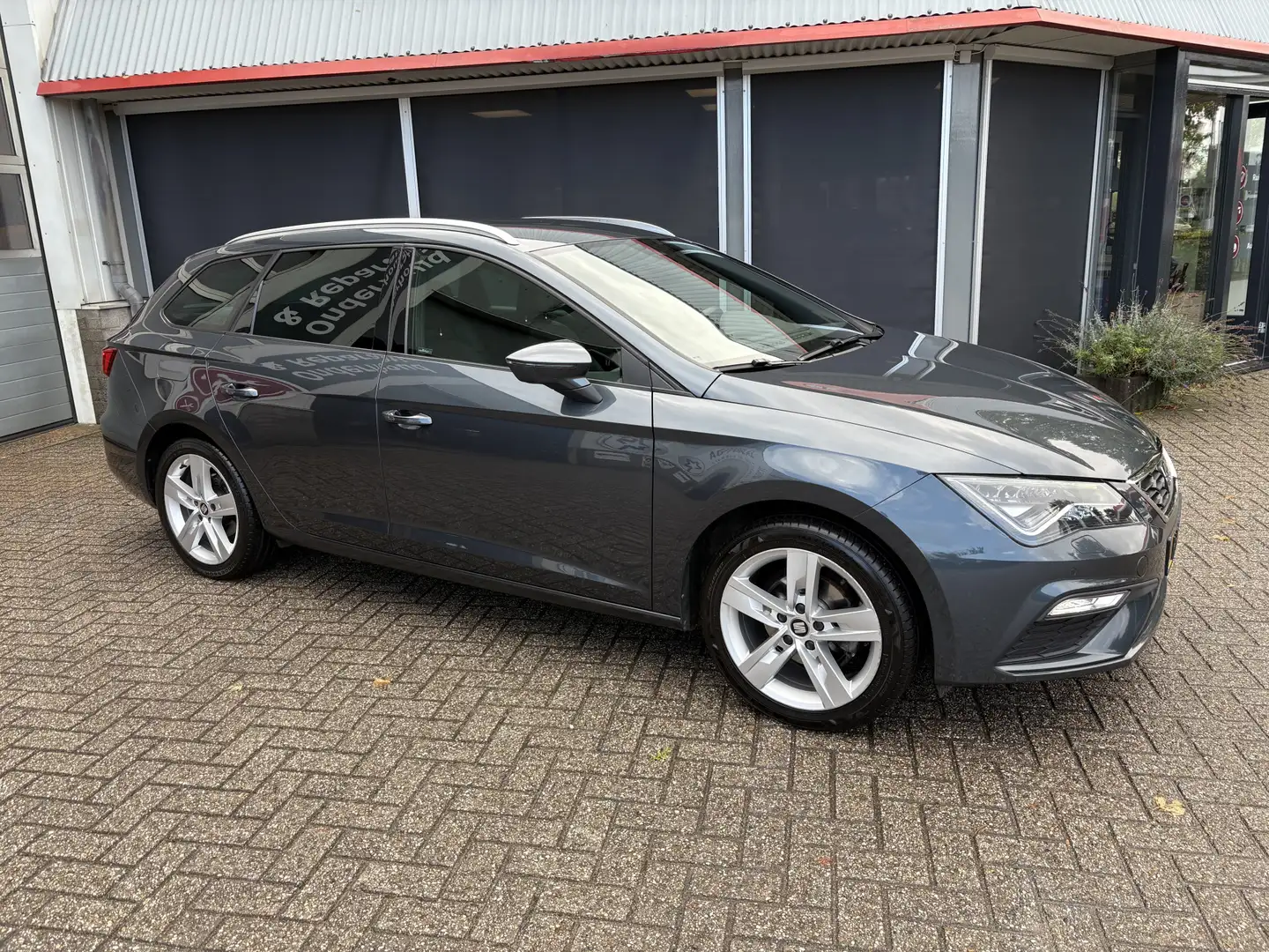 SEAT Leon ST 1.0 TSI FR Ultimate Edition Gris - 2