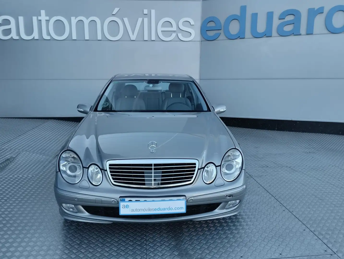 Mercedes-Benz E 200 K CLASSIC Beige - 2