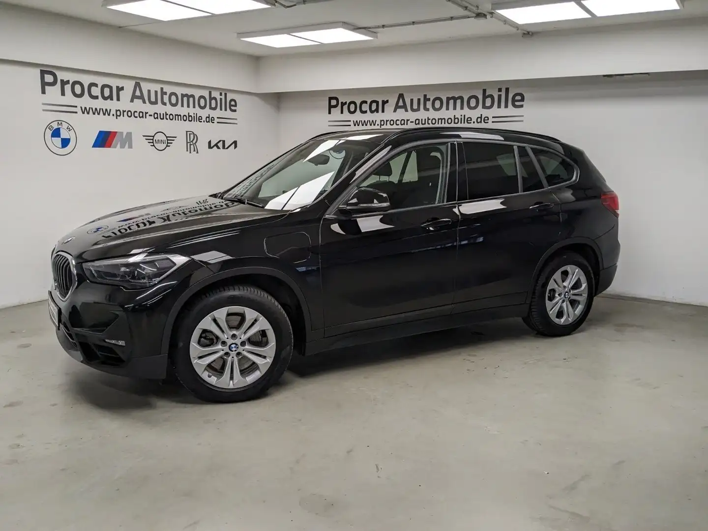BMW X1 xDrive25e AHK DA+ PA HuD ACC RFK DAB LED Lhz | 0,5 Schwarz - 2