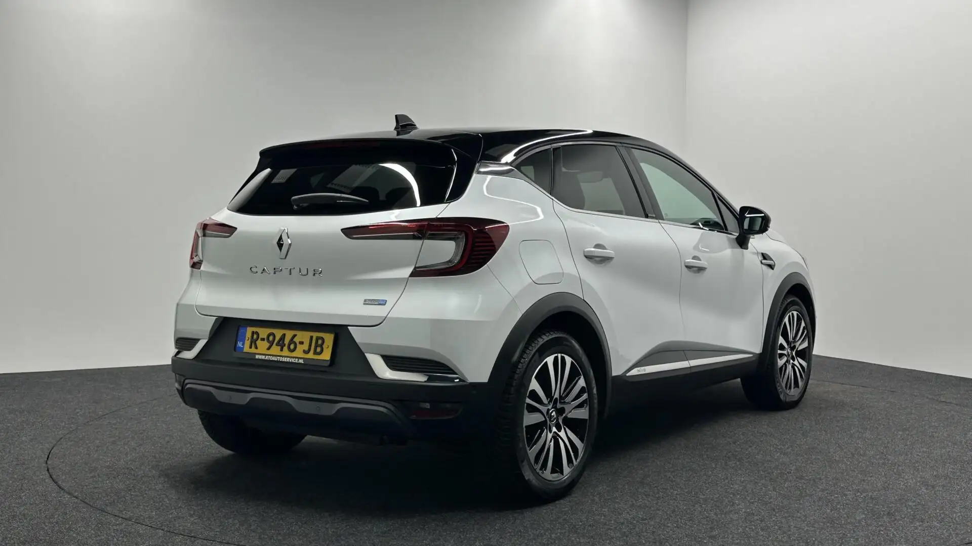 Renault Captur 1.6 E-Tech Plug-in Hybrid 160 Initiale Paris LEER Wit - 2