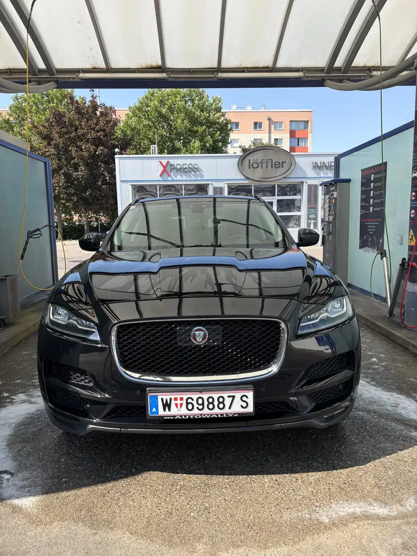 Jaguar F-Pace 20d Prestige AWD Aut. Schwarz - 1