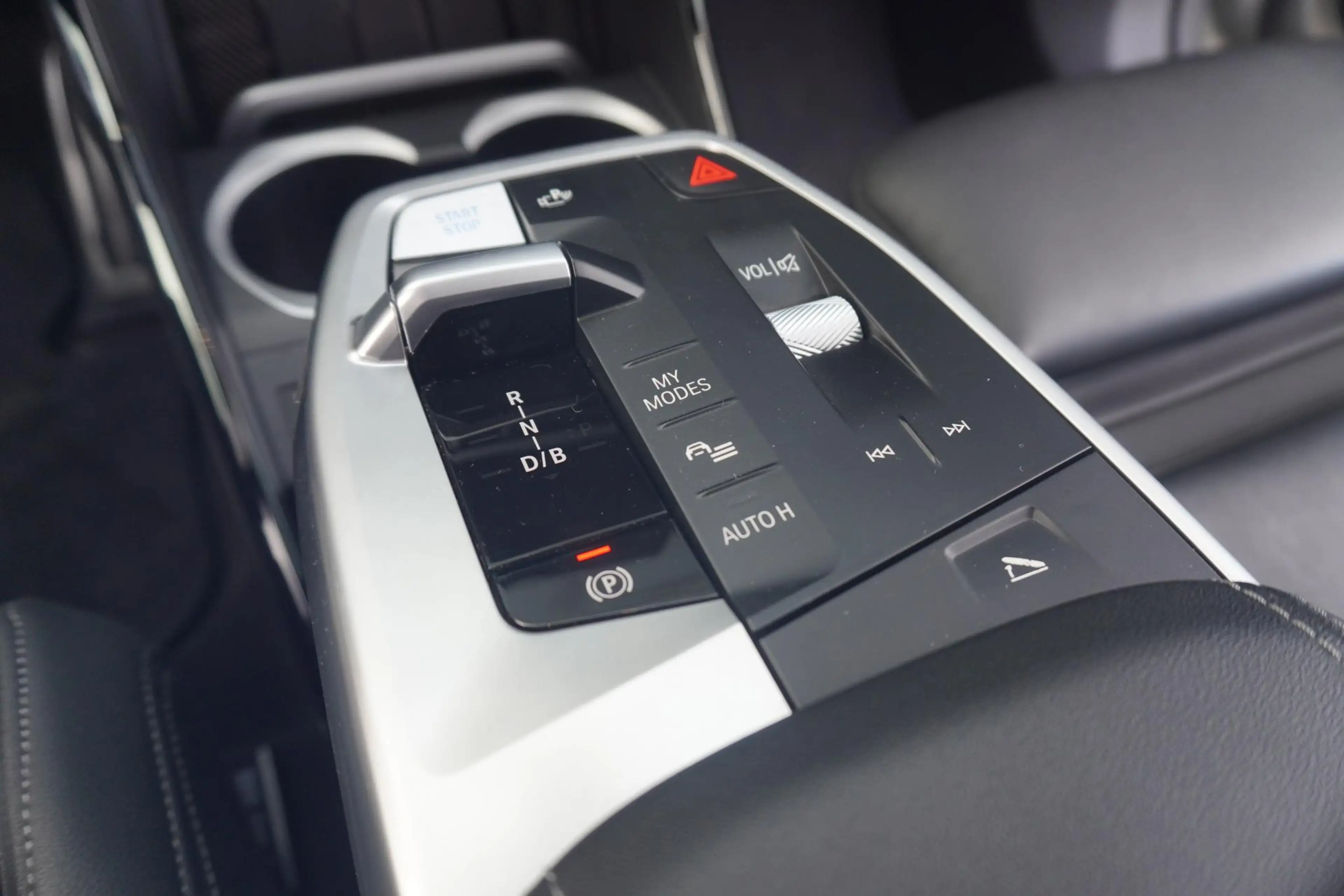 BMW iX1 xDrive30 M Sport Pro | Trekhaak | Schuif-kanteldak — photo 14