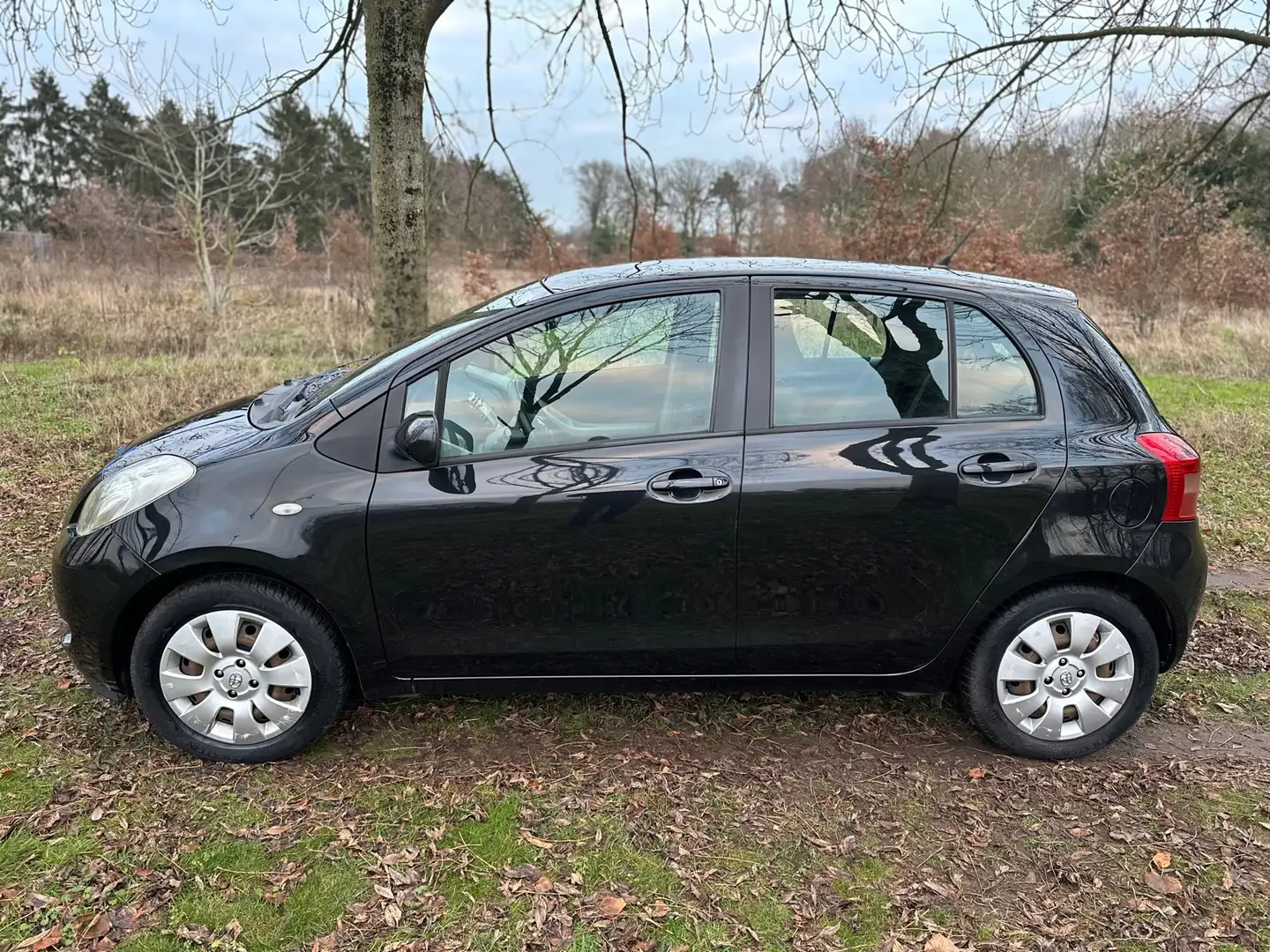 Toyota Yaris 1.3 VVTi Sol MMT apk t/m 29-10-2026 Schwarz - 2