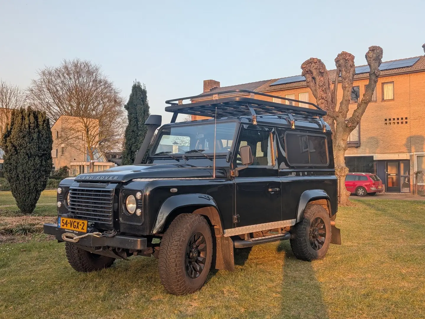 Land Rover Defender 2.4 TD HT 90" XTech Zwart - 1