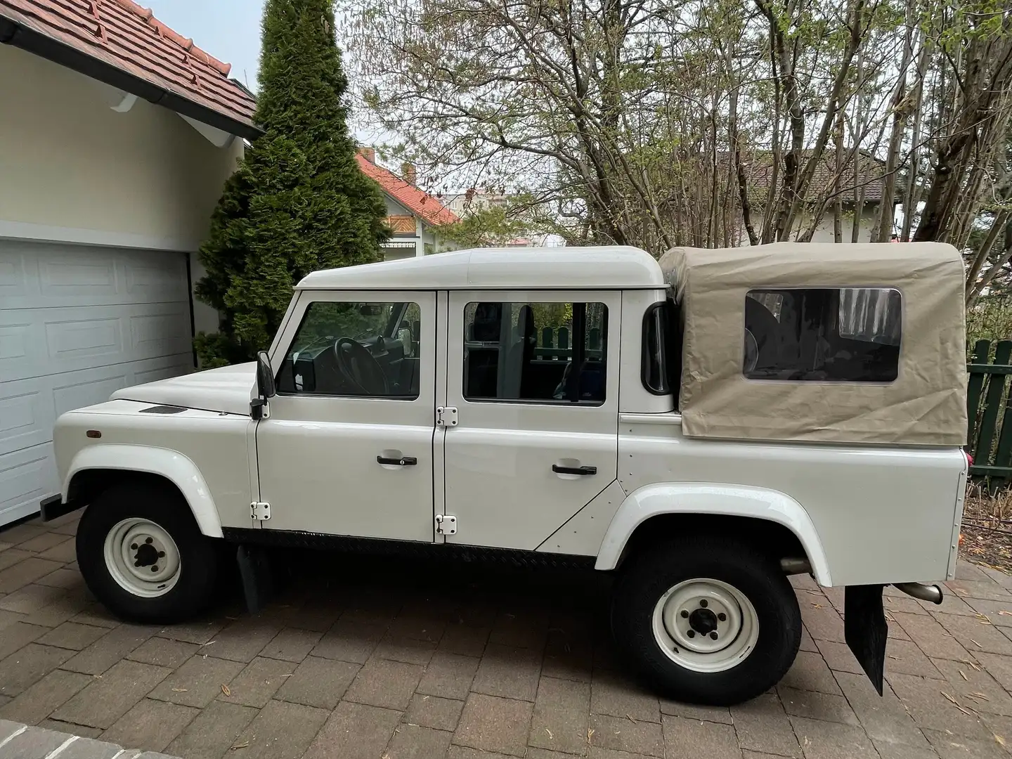 Land Rover Defender Defender 110 DCPU S Spriegel mit Plane Weiß - 2