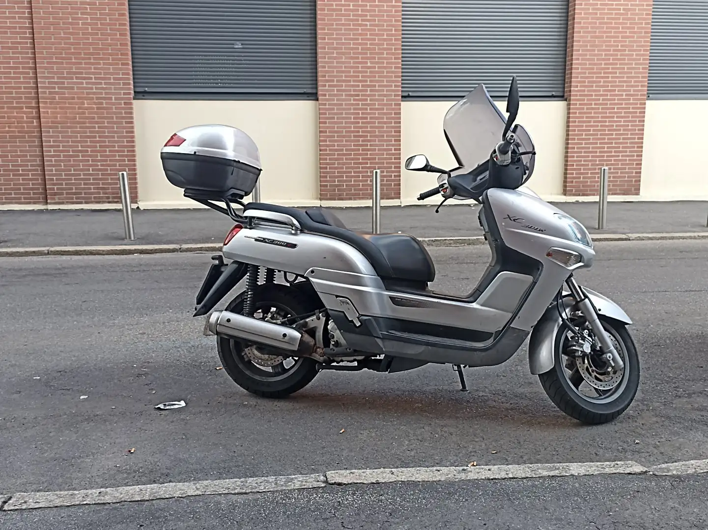Yamaha Versity 300 srebrna - 1