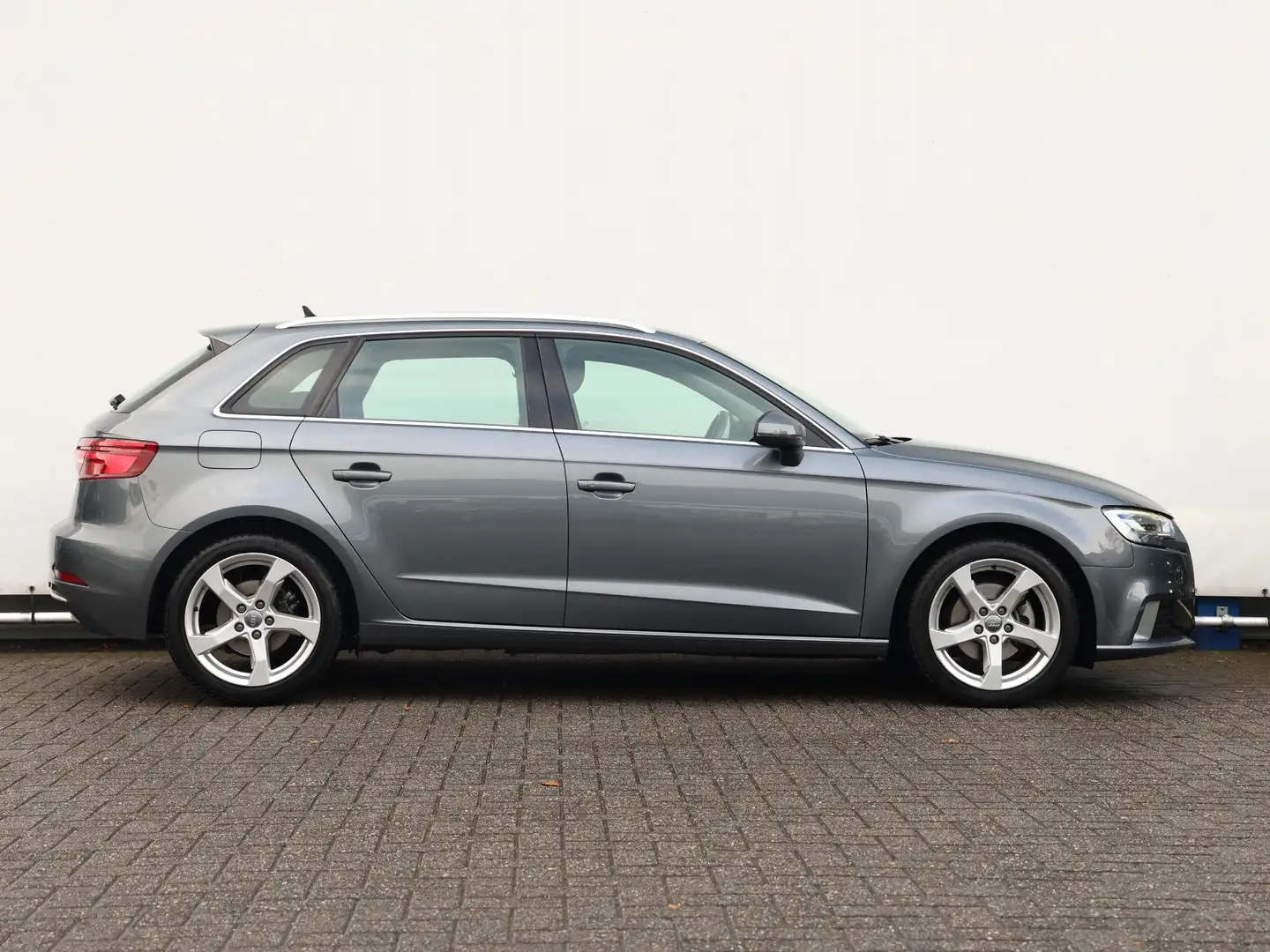 Audi A3 Sportback 30 TFSI Sport Lease Edition | Automatisc Gris - 2