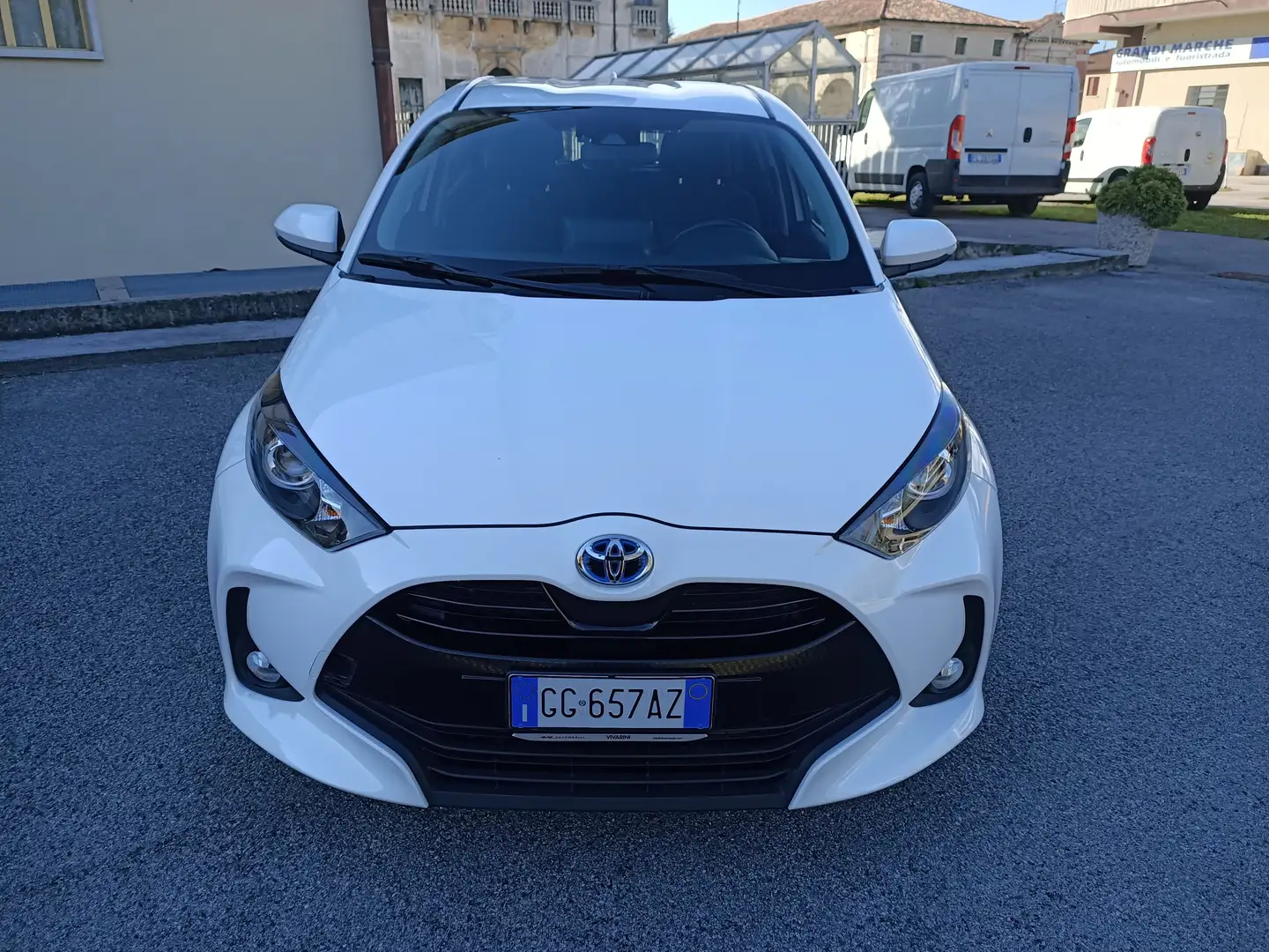 Toyota Yaris 1.5 Hybrid Active AUTOMATICA Bianco - 2