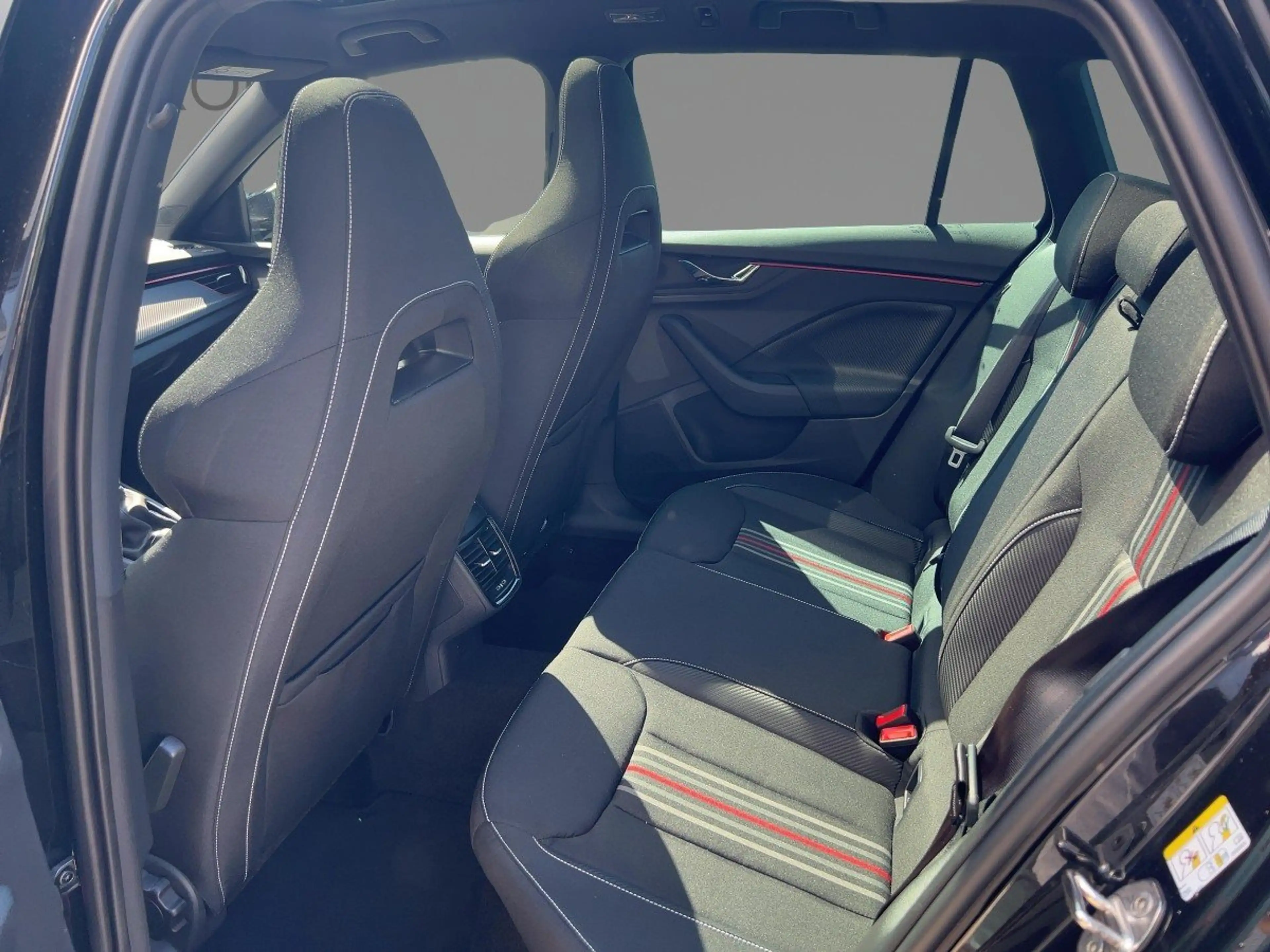 Skoda Kamiq 1.0 TSI Monte Carlo 2xKlima ACC DynLicht — photo 10