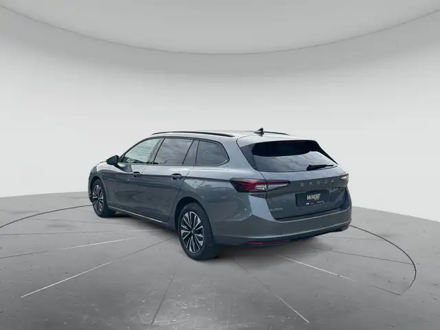 Skoda Superb view 3