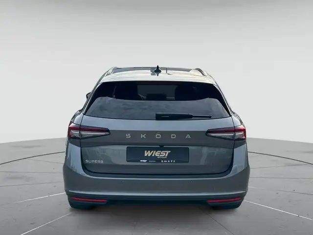 Skoda Superb view 7