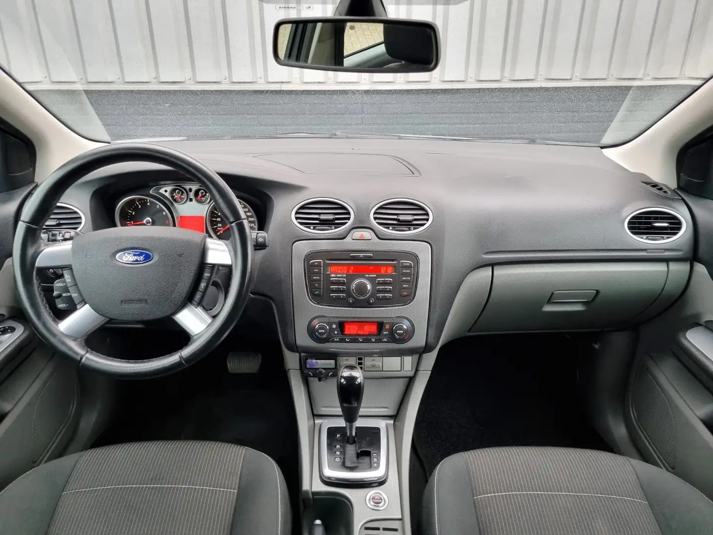 Ford Focus 1.6 5 deurs Titanium | AUTOMAAT | TREKHAAK | Grijs - 2