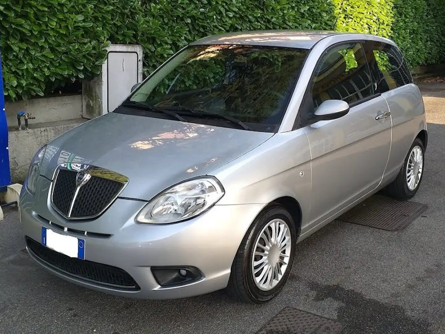 Lancia Ypsilon Ypsilon 1.2 8v Oro Ok Neo-Patentati solo 61.000 KM Silber - 1