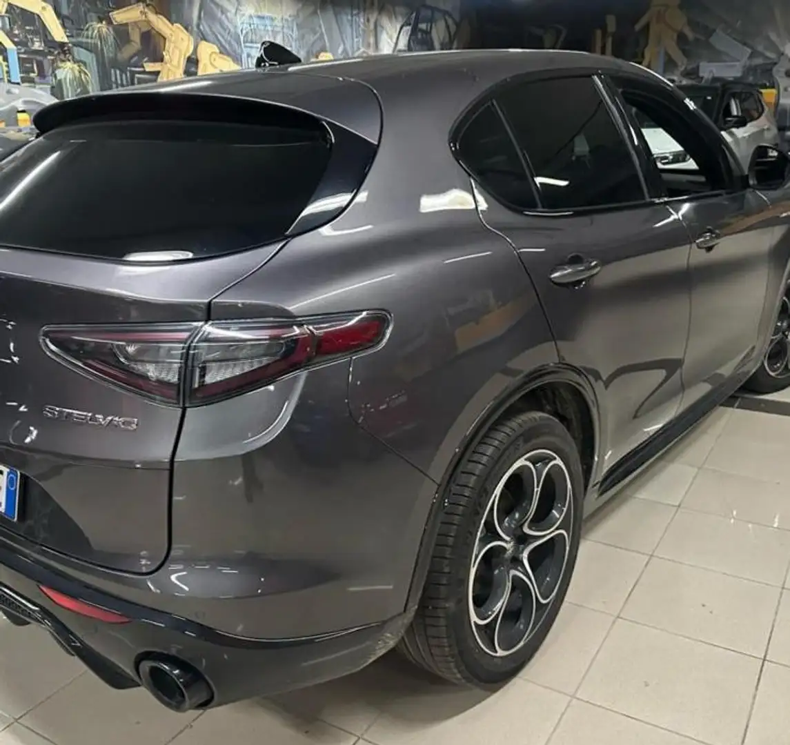 Alfa Romeo Stelvio 2.2 Veloce Q4 210cv auto Grijs - 2