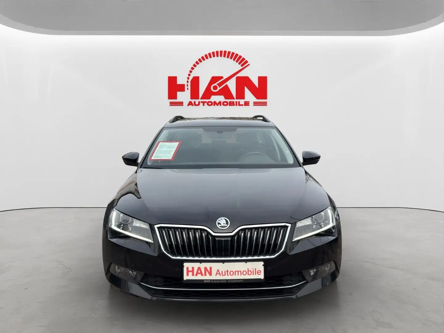 Skoda Superb Combi Ambition/Navi/Xenon/AHK/SHZ/ACC Schwarz - 1