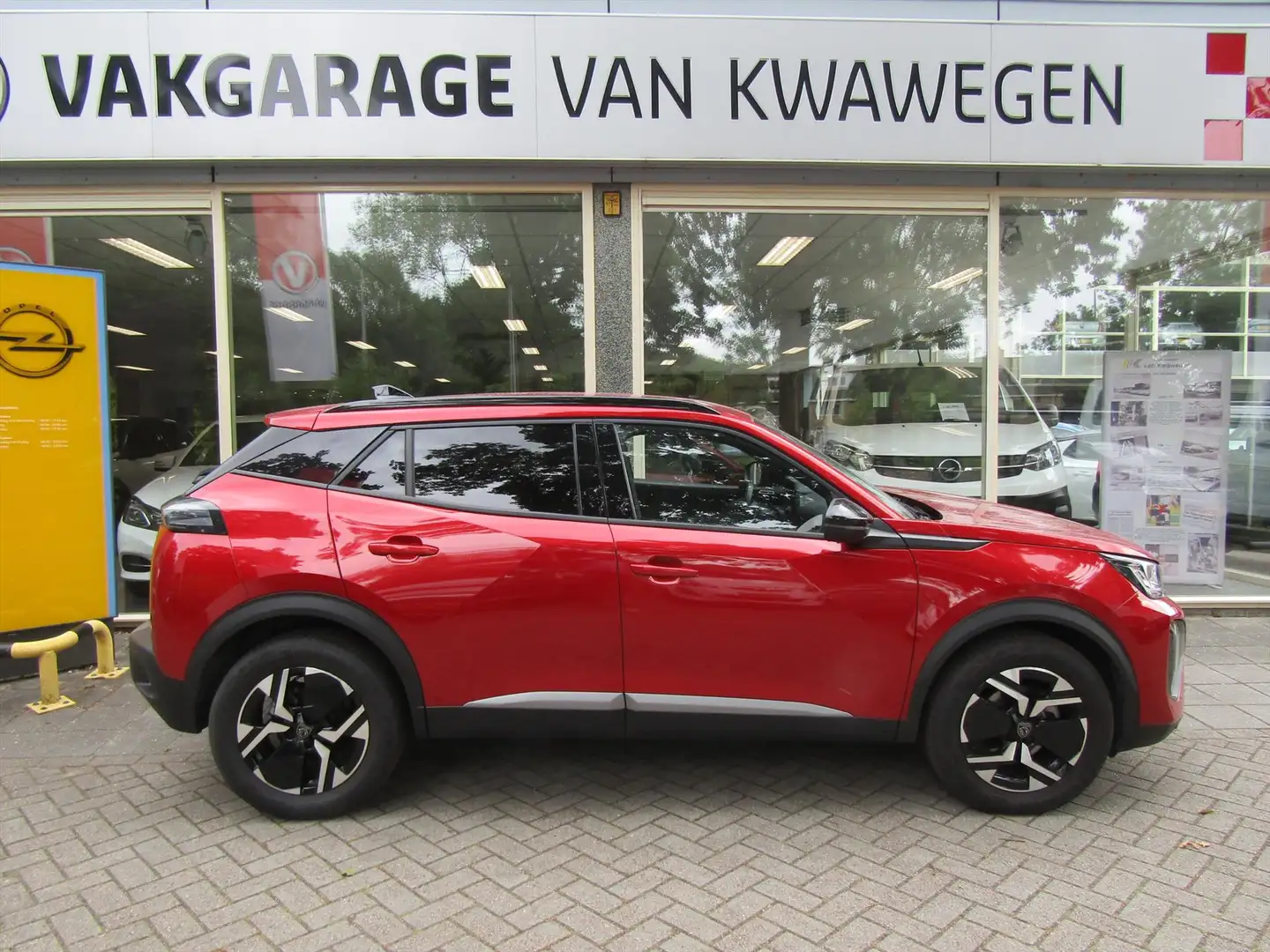 Peugeot 2008 130 PK AUTOMAAT ALLURE NAVI CAMERA Rood - 2