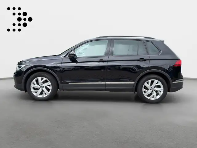 Volkswagen Tiguan view 3
