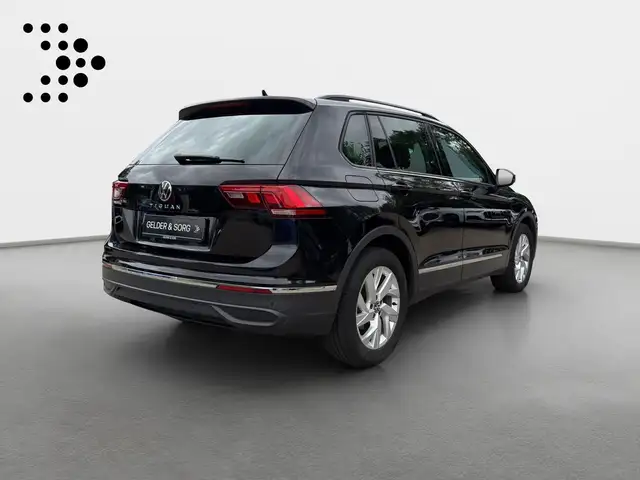 Volkswagen Tiguan view 2