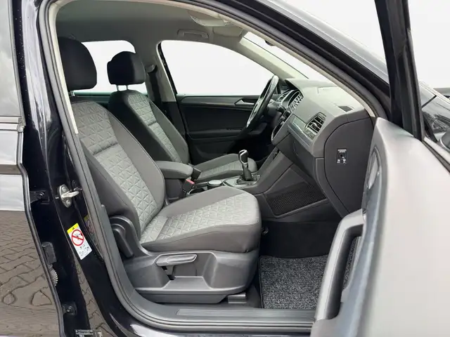 Volkswagen Tiguan view 4