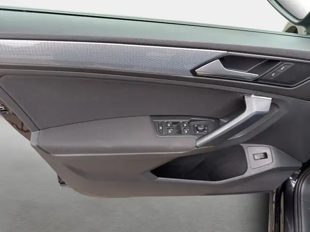 Volkswagen Tiguan view 14