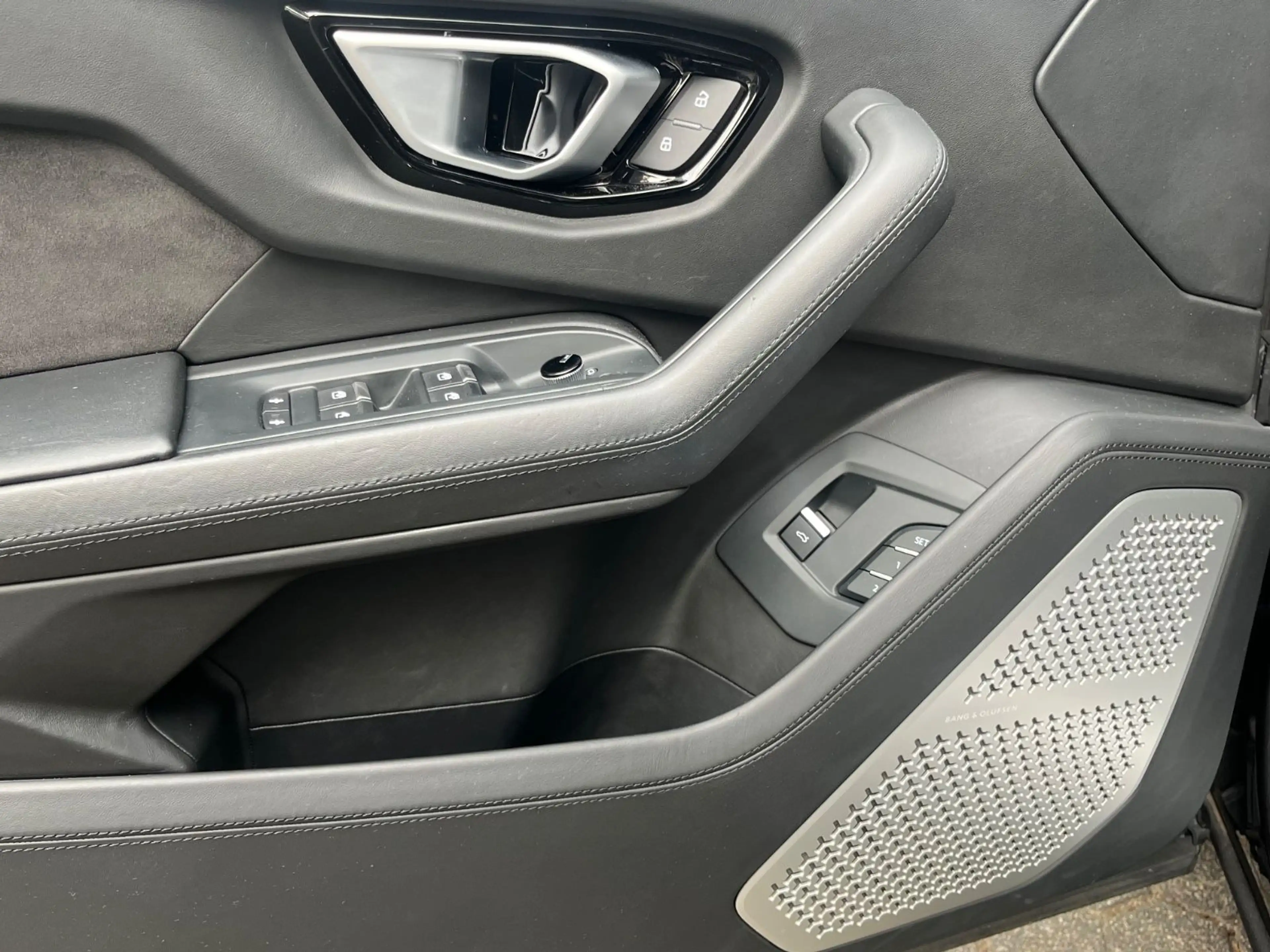 Lamborghini Urus 4.0 V8 Aut. Leder HuD,B&O,360°, Grau Matt — photo 14