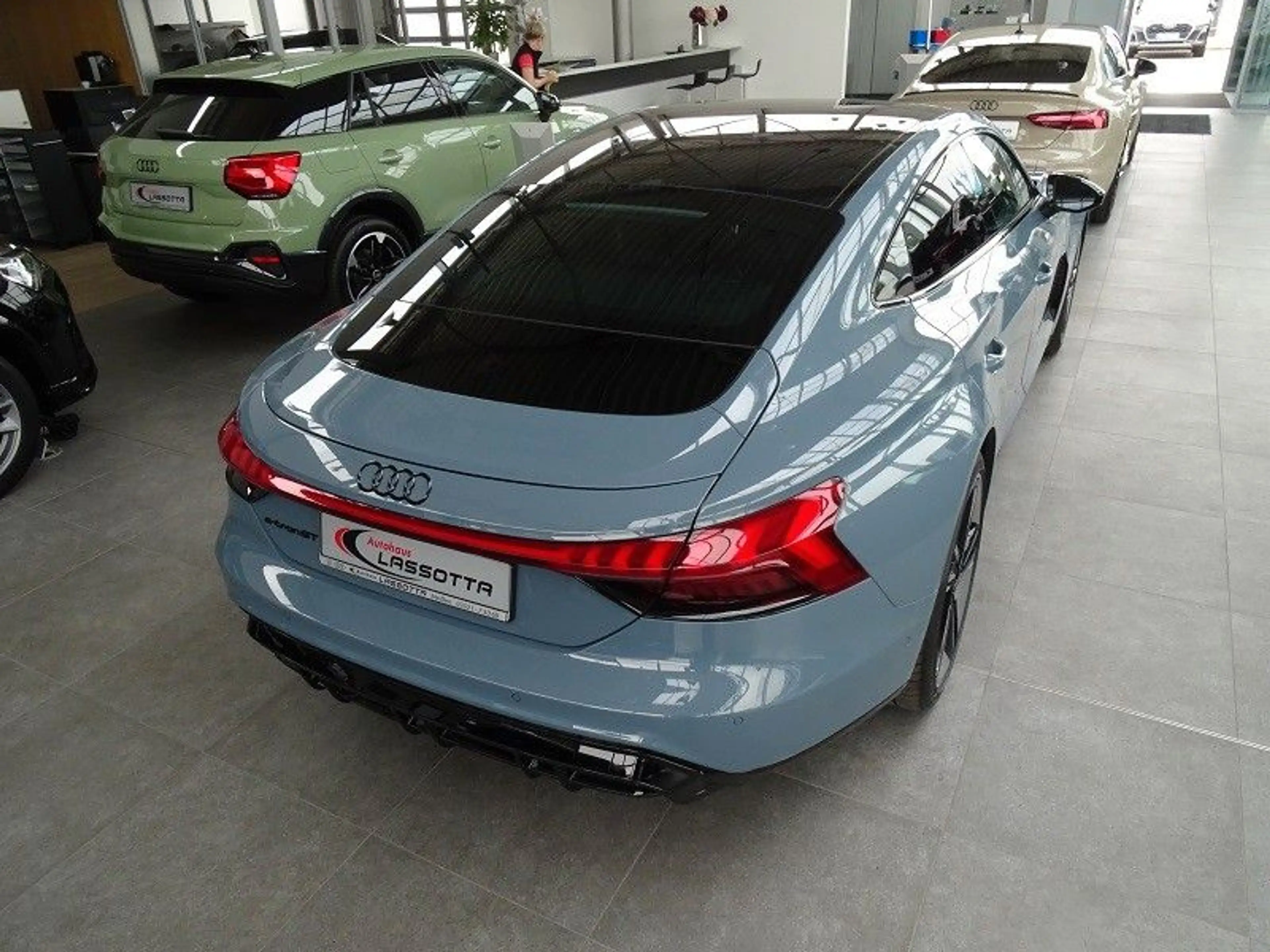 Audi e-tron GT 350 quattro / Audi exclusive — photo 11
