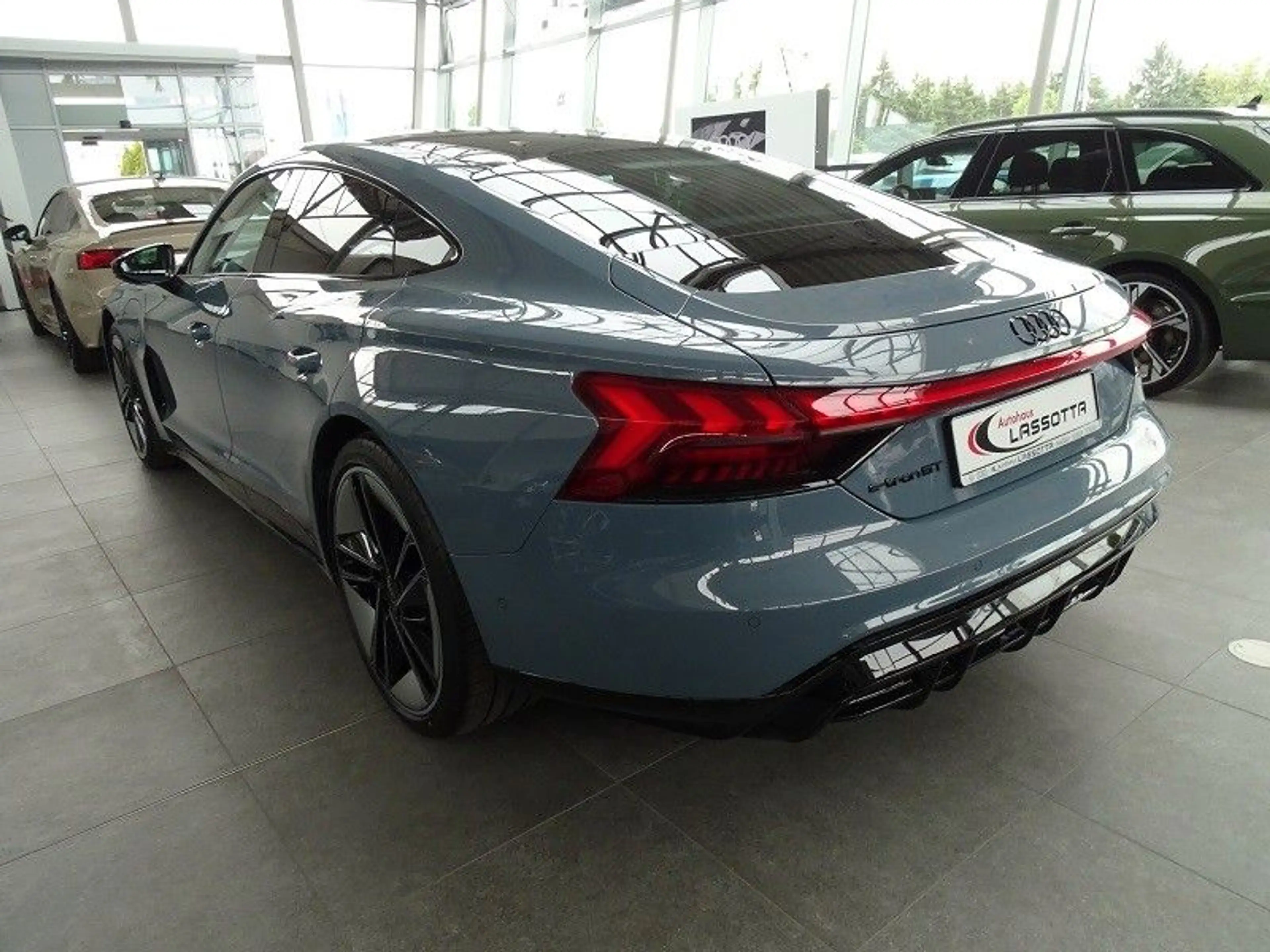 Audi e-tron GT 350 quattro / Audi exclusive — photo 12