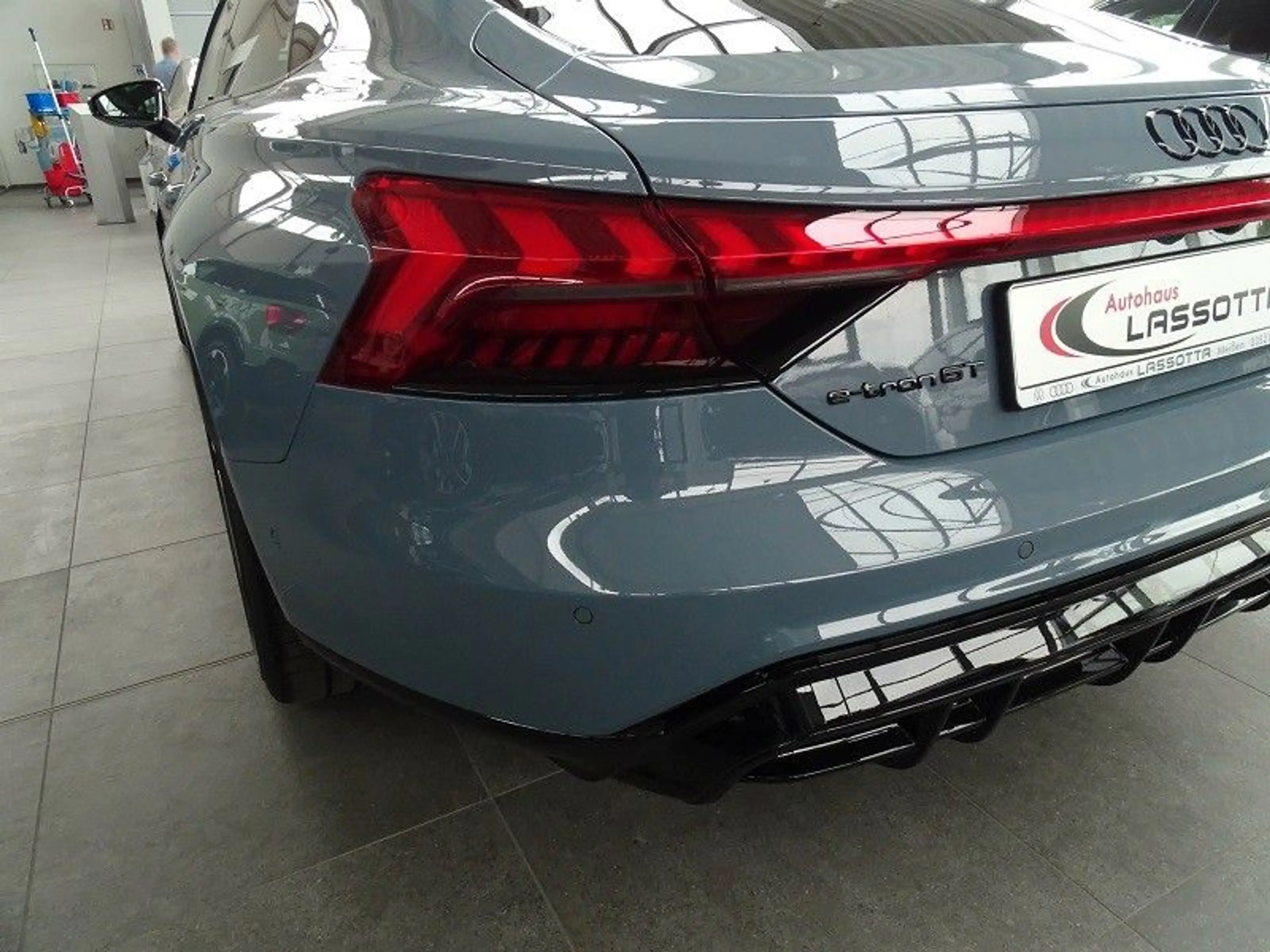 Audi e-tron GT 350 quattro / Audi exclusive — photo 13