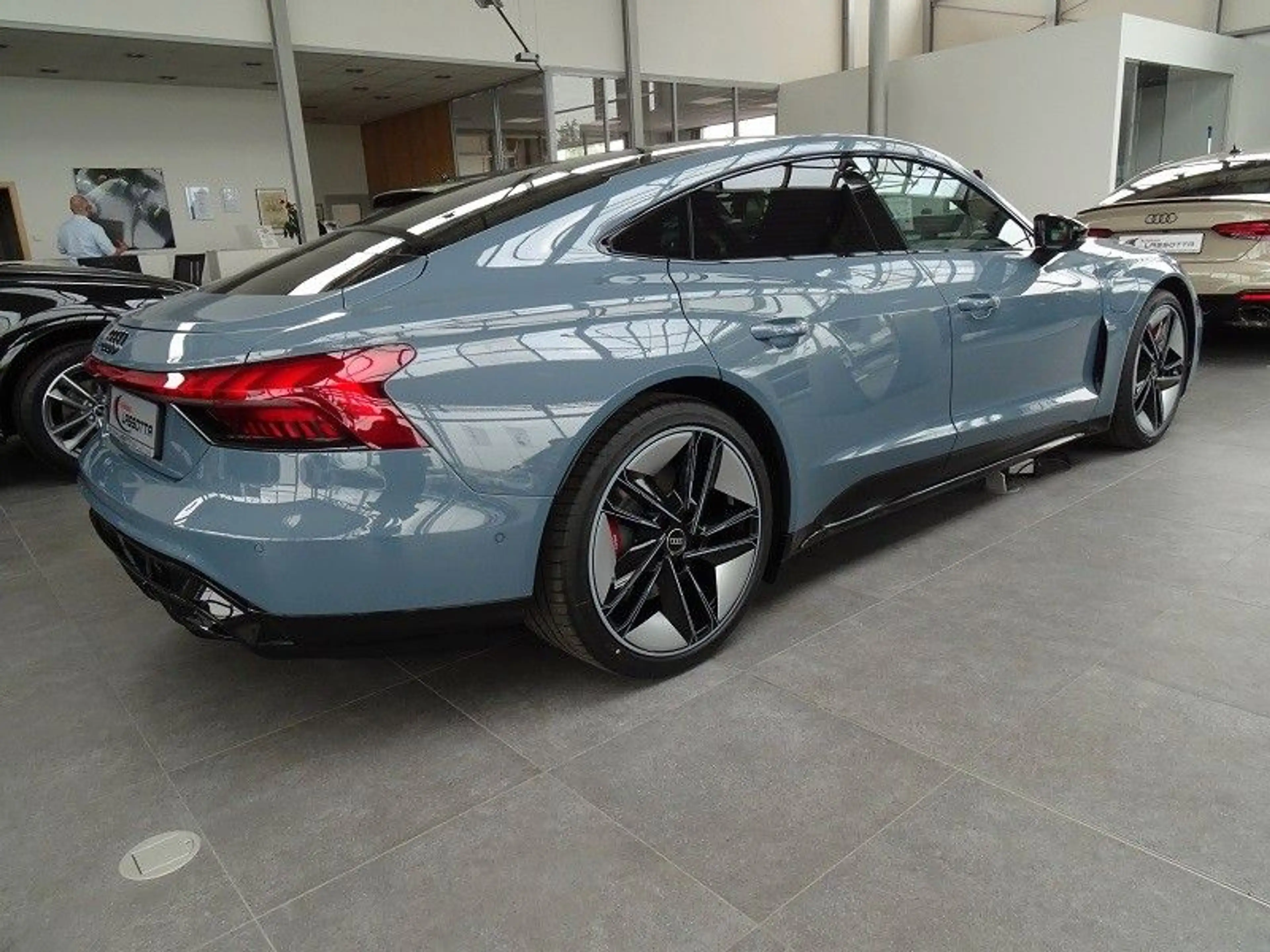 Audi e-tron GT 350 quattro / Audi exclusive — photo 9