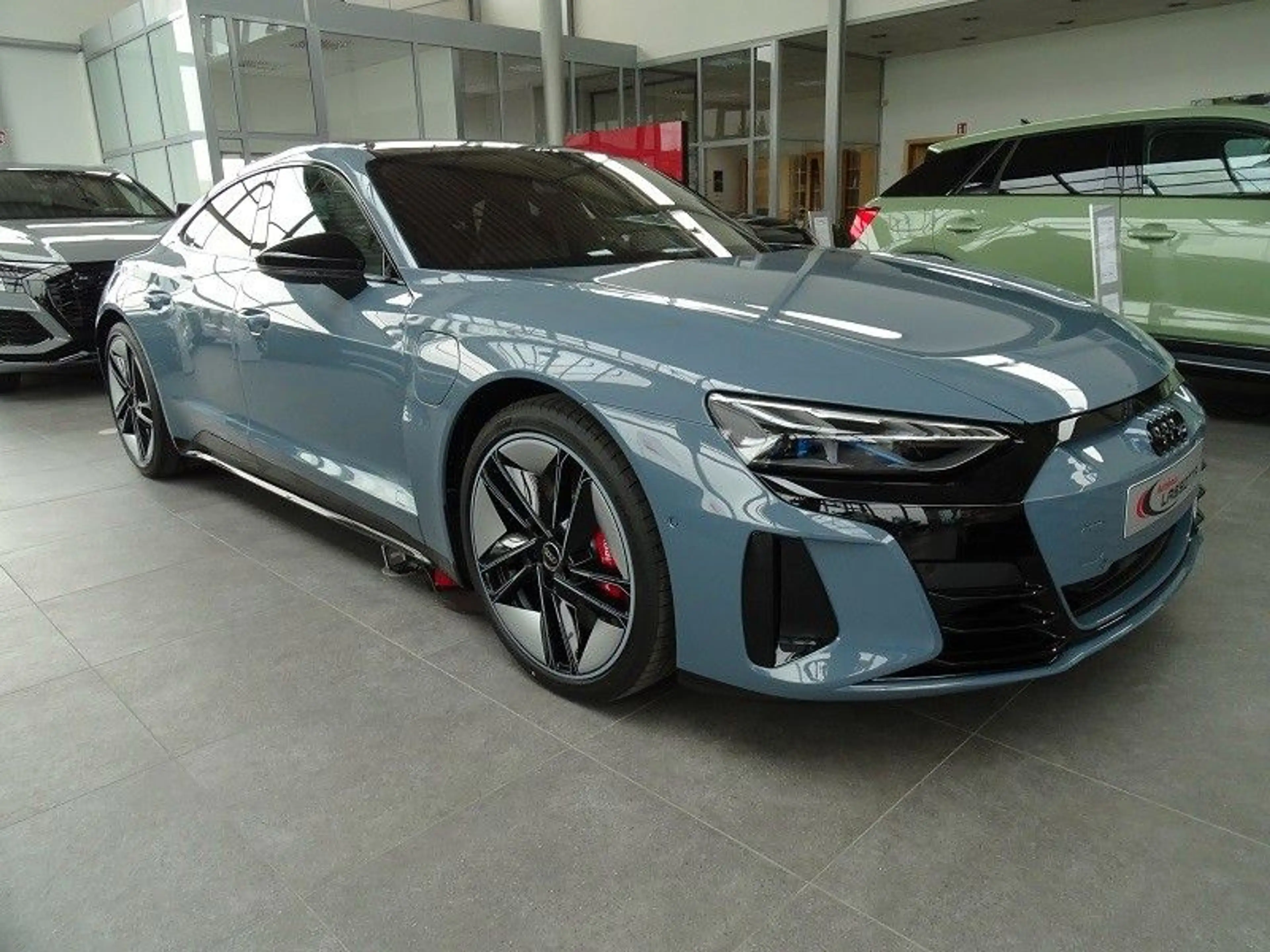 Audi e-tron GT 350 quattro / Audi exclusive — photo 6