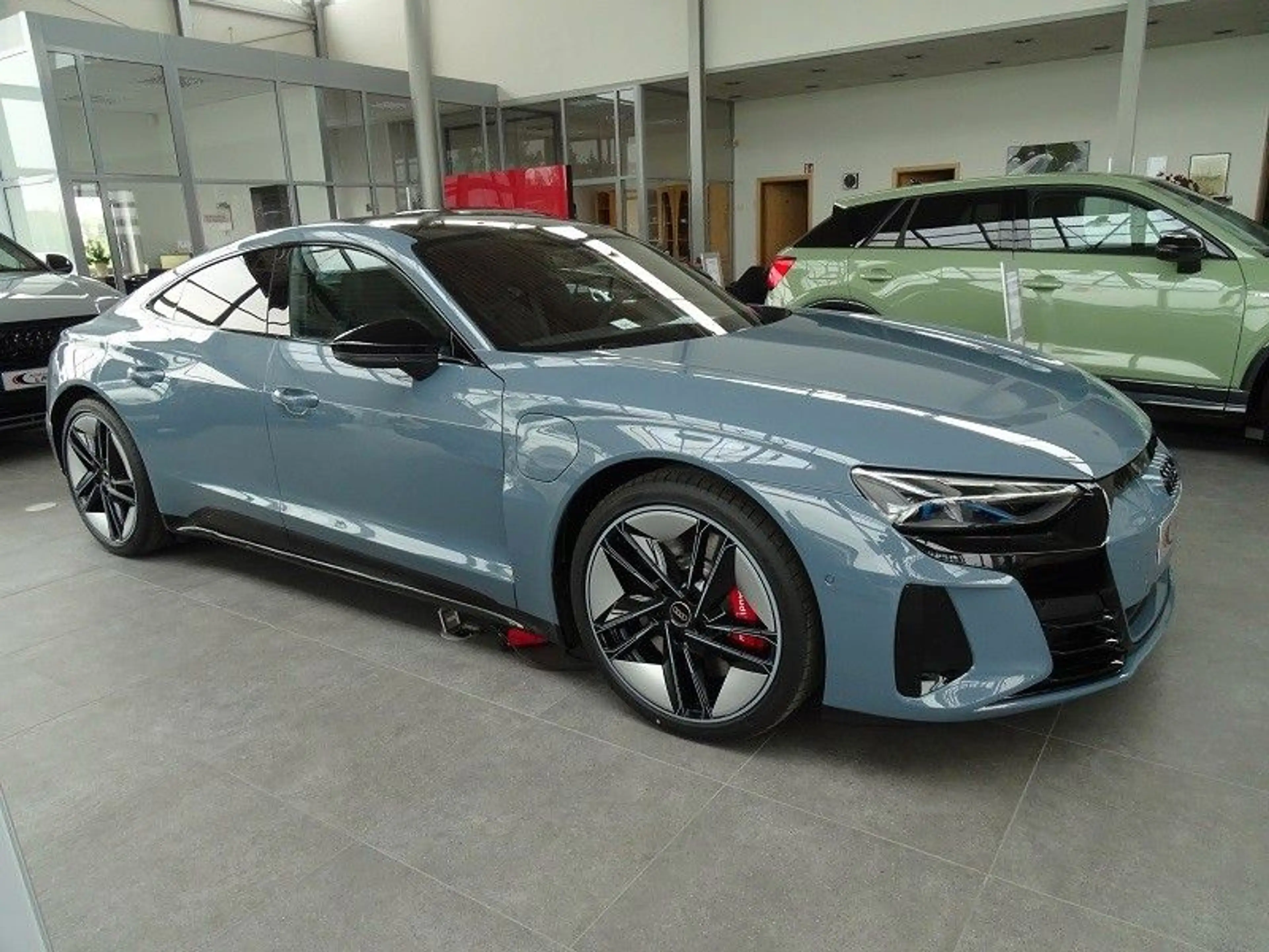 Audi e-tron GT 350 quattro / Audi exclusive — photo 8