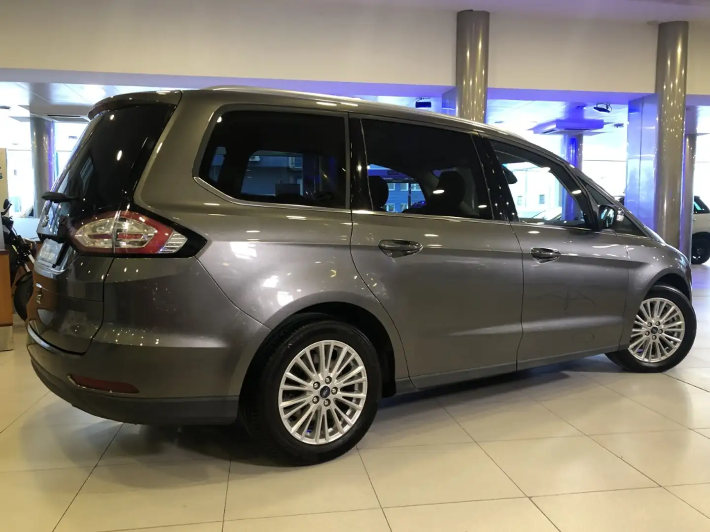 Ford Galaxy 2.0TDCI Titanium Aut. 190 Gris - 2